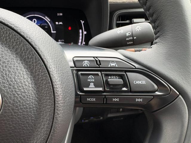 シエンタ ハイブリッドＺ　５人乗　４ＷＤ　メーカー１０．５インチナビ　パノラミックビューモニター　前後ドラレコ　スマートキー２個　両側パワスラ　フロントシートヒーター　ハンドルヒーター　ＡＶ１００Ｖ電源　セーフティセンス（27枚目）