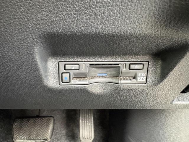 シエンタ ハイブリッドＺ　５人乗　４ＷＤ　メーカー１０．５インチナビ　パノラミックビューモニター　前後ドラレコ　スマートキー２個　両側パワスラ　フロントシートヒーター　ハンドルヒーター　ＡＶ１００Ｖ電源　セーフティセンス（28枚目）