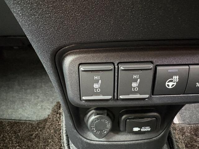 シエンタ ハイブリッドＺ　５人乗　４ＷＤ　メーカー１０．５インチナビ　パノラミックビューモニター　前後ドラレコ　スマートキー２個　両側パワスラ　フロントシートヒーター　ハンドルヒーター　ＡＶ１００Ｖ電源　セーフティセンス（35枚目）