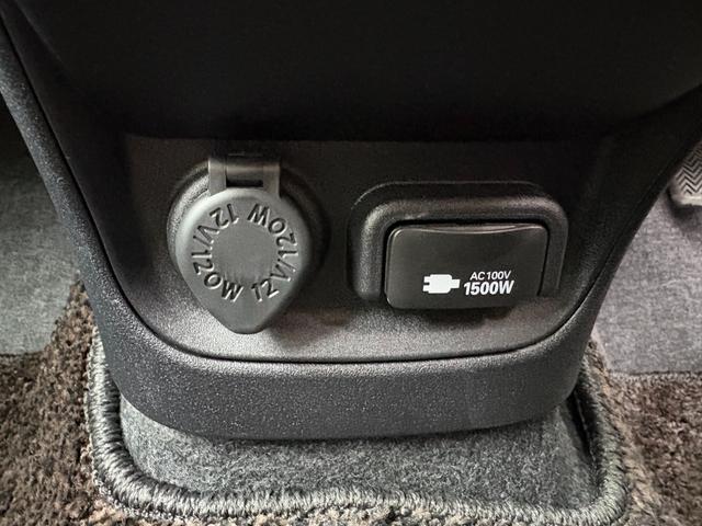 シエンタ ハイブリッドＺ　５人乗　４ＷＤ　メーカー１０．５インチナビ　パノラミックビューモニター　前後ドラレコ　スマートキー２個　両側パワスラ　フロントシートヒーター　ハンドルヒーター　ＡＶ１００Ｖ電源　セーフティセンス（38枚目）
