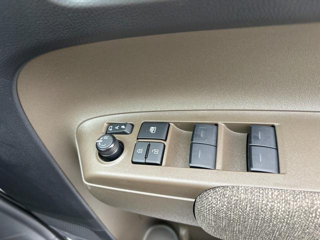 シエンタ ハイブリッドＺ　５人乗　４ＷＤ　メーカー１０．５インチナビ　パノラミックビューモニター　前後ドラレコ　スマートキー２個　両側パワスラ　フロントシートヒーター　ハンドルヒーター　ＡＶ１００Ｖ電源　セーフティセンス（42枚目）