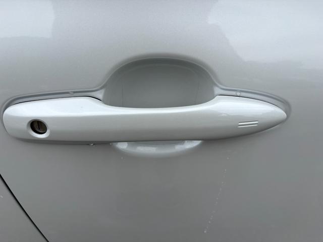 シエンタ ハイブリッドＺ　５人乗　４ＷＤ　メーカー１０．５インチナビ　パノラミックビューモニター　前後ドラレコ　スマートキー２個　両側パワスラ　フロントシートヒーター　ハンドルヒーター　ＡＶ１００Ｖ電源　セーフティセンス（49枚目）