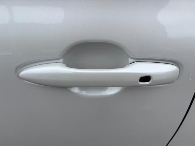 シエンタ ハイブリッドＺ　５人乗　４ＷＤ　メーカー１０．５インチナビ　パノラミックビューモニター　前後ドラレコ　スマートキー２個　両側パワスラ　フロントシートヒーター　ハンドルヒーター　ＡＶ１００Ｖ電源　セーフティセンス（50枚目）