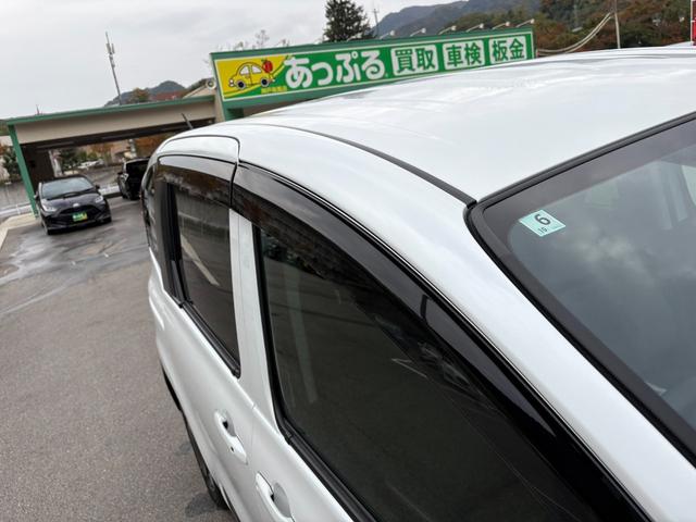 シエンタ ハイブリッドＺ　５人乗　４ＷＤ　メーカー１０．５インチナビ　パノラミックビューモニター　前後ドラレコ　スマートキー２個　両側パワスラ　フロントシートヒーター　ハンドルヒーター　ＡＶ１００Ｖ電源　セーフティセンス（53枚目）