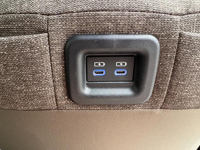 シエンタ ハイブリッドＺ　５人乗　４ＷＤ　メーカー１０．５インチナビ　パノラミックビューモニター　前後ドラレコ　スマートキー２個　両側パワスラ　フロントシートヒーター　ハンドルヒーター　ＡＶ１００Ｖ電源　セーフティセンス（54枚目）