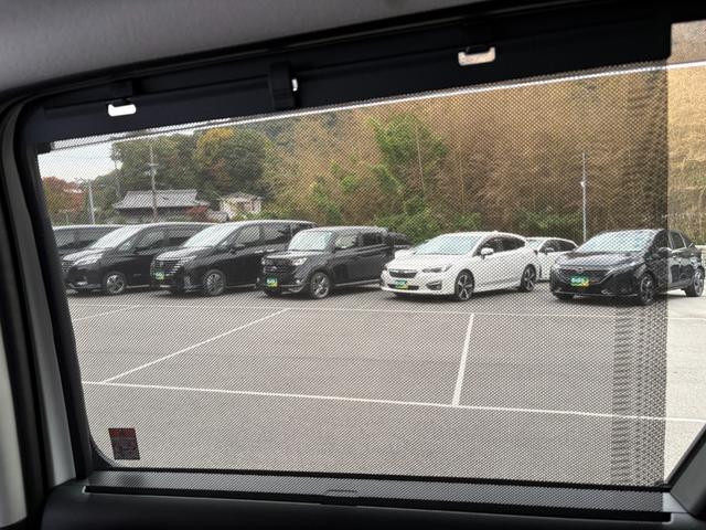 シエンタ ハイブリッドＺ　５人乗　４ＷＤ　メーカー１０．５インチナビ　パノラミックビューモニター　前後ドラレコ　スマートキー２個　両側パワスラ　フロントシートヒーター　ハンドルヒーター　ＡＶ１００Ｖ電源　セーフティセンス（55枚目）