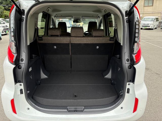 シエンタ ハイブリッドＺ　５人乗　４ＷＤ　メーカー１０．５インチナビ　パノラミックビューモニター　前後ドラレコ　スマートキー２個　両側パワスラ　フロントシートヒーター　ハンドルヒーター　ＡＶ１００Ｖ電源　セーフティセンス（56枚目）