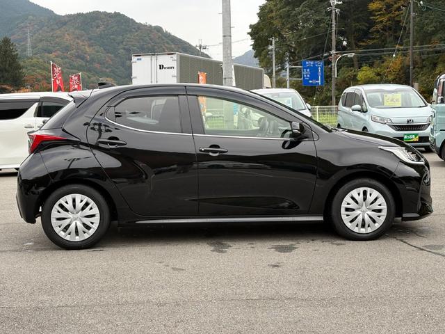 ヤリス ハイブリッドＺ　メーカーナビ　パノラミックビューモニター　前後ドラレコ　スマートキー２個　レーダークルーズ　フロントシートヒーター　衝突軽減　レーンキープ　クリアランスソナー　ＬＥＤヘッドライト　オートハイビーム（4枚目）