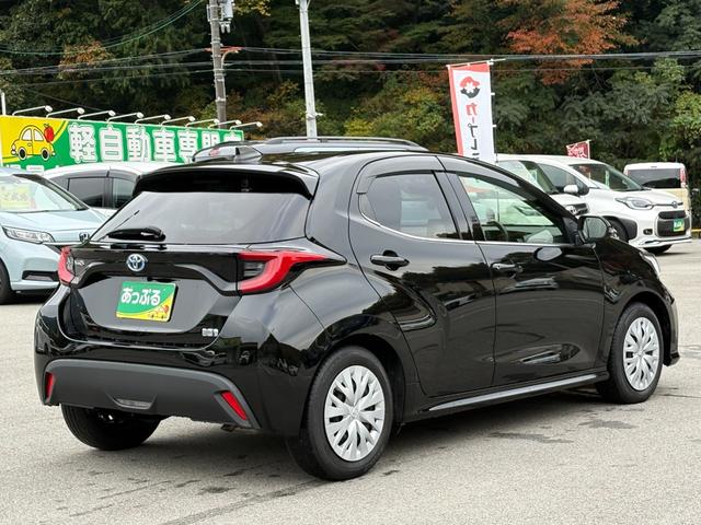 ヤリス ハイブリッドＺ　メーカーナビ　パノラミックビューモニター　前後ドラレコ　スマートキー２個　レーダークルーズ　フロントシートヒーター　衝突軽減　レーンキープ　クリアランスソナー　ＬＥＤヘッドライト　オートハイビーム（8枚目）