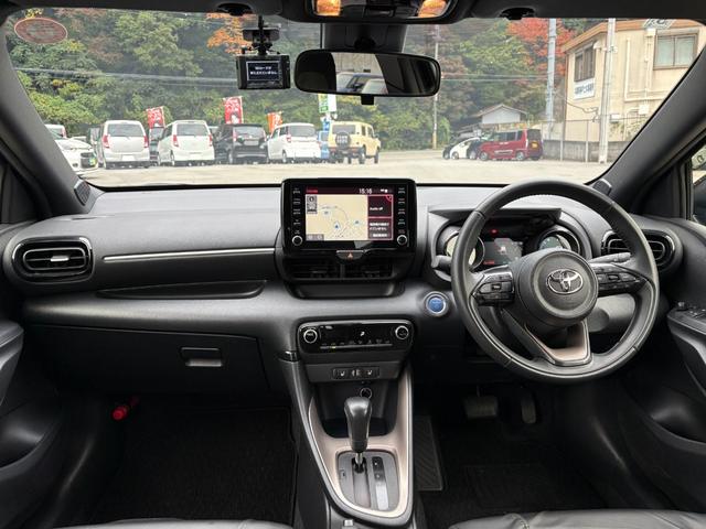 ヤリス ハイブリッドＺ　メーカーナビ　パノラミックビューモニター　前後ドラレコ　スマートキー２個　レーダークルーズ　フロントシートヒーター　衝突軽減　レーンキープ　クリアランスソナー　ＬＥＤヘッドライト　オートハイビーム（15枚目）