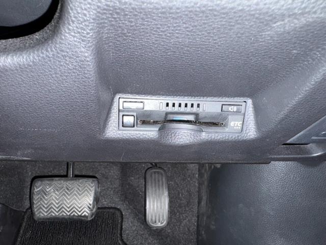 ヤリス ハイブリッドＺ　メーカーナビ　パノラミックビューモニター　前後ドラレコ　スマートキー２個　レーダークルーズ　フロントシートヒーター　衝突軽減　レーンキープ　クリアランスソナー　ＬＥＤヘッドライト　オートハイビーム（28枚目）