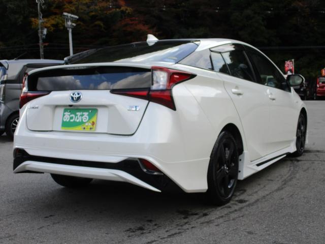 プリウス Ｓツーリングセレクション　パイオニア９インチメモリーナビ　バックカメラ　ステリモ　ＥＴＣ　モデリスタエアロ　スマートキー　レーダークルーズ　シートヒーター　合皮シート　セーフティセンス　ＬＥＤヘッドライト　純正１７インチアルミ（8枚目）