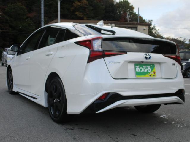 プリウス Ｓツーリングセレクション　パイオニア９インチメモリーナビ　バックカメラ　ステリモ　ＥＴＣ　モデリスタエアロ　スマートキー　レーダークルーズ　シートヒーター　合皮シート　セーフティセンス　ＬＥＤヘッドライト　純正１７インチアルミ（9枚目）