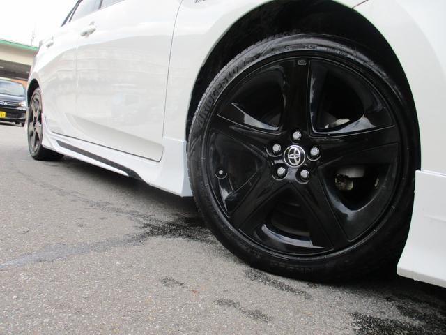 プリウス Ｓツーリングセレクション　パイオニア９インチメモリーナビ　バックカメラ　ステリモ　ＥＴＣ　モデリスタエアロ　スマートキー　レーダークルーズ　シートヒーター　合皮シート　セーフティセンス　ＬＥＤヘッドライト　純正１７インチアルミ（19枚目）