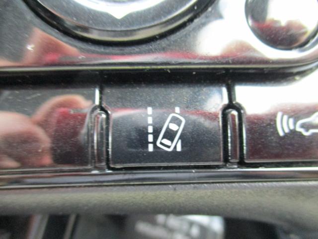 プリウス Ｓツーリングセレクション　パイオニア９インチメモリーナビ　バックカメラ　ステリモ　ＥＴＣ　モデリスタエアロ　スマートキー　レーダークルーズ　シートヒーター　合皮シート　セーフティセンス　ＬＥＤヘッドライト　純正１７インチアルミ（35枚目）