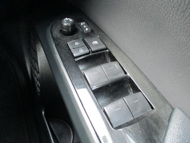 プリウス Ｓツーリングセレクション　パイオニア９インチメモリーナビ　バックカメラ　ステリモ　ＥＴＣ　モデリスタエアロ　スマートキー　レーダークルーズ　シートヒーター　合皮シート　セーフティセンス　ＬＥＤヘッドライト　純正１７インチアルミ（39枚目）