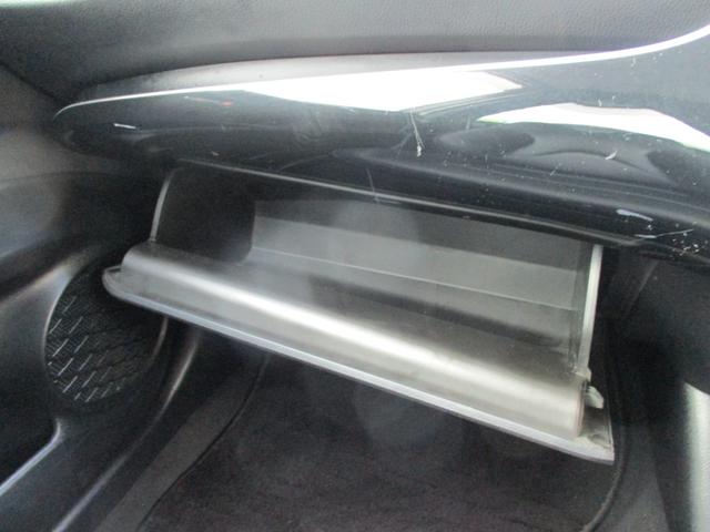 プリウス Ｓツーリングセレクション　パイオニア９インチメモリーナビ　バックカメラ　ステリモ　ＥＴＣ　モデリスタエアロ　スマートキー　レーダークルーズ　シートヒーター　合皮シート　セーフティセンス　ＬＥＤヘッドライト　純正１７インチアルミ（40枚目）