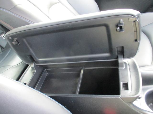 プリウス Ｓツーリングセレクション　パイオニア９インチメモリーナビ　バックカメラ　ステリモ　ＥＴＣ　モデリスタエアロ　スマートキー　レーダークルーズ　シートヒーター　合皮シート　セーフティセンス　ＬＥＤヘッドライト　純正１７インチアルミ（42枚目）