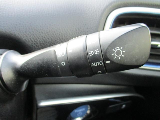 プリウス Ｓツーリングセレクション　パイオニア９インチメモリーナビ　バックカメラ　ステリモ　ＥＴＣ　モデリスタエアロ　スマートキー　レーダークルーズ　シートヒーター　合皮シート　セーフティセンス　ＬＥＤヘッドライト　純正１７インチアルミ（47枚目）