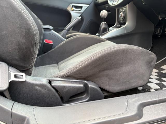 コペン セロ　Ｓ　ターボ　５ＭＴ　純正メモリーナビ　電動ルーフ　ビルシュタインサスペンション　純正レカロシート　ＭＯＭＯ革ハンドル　スマートキー　シートヒーター　バックカメラ　ステリモ　ＥＴＣ　社外１５インチアルミ（39枚目）