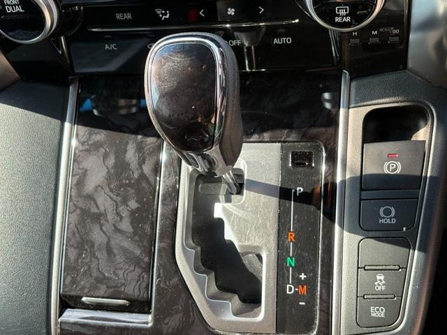 アルファード ２．５Ｓ　タイプゴールド　ワンオーナー　メーカー９インチナビ　フリップダウンリアモニター　バックカメラ　両側パワスラ　パワーバックドア　レーダークルーズ　セーフティセンス　前後ドラレコ　アルカンターラ＆合皮シート　純正１８ＡＷ（11枚目）