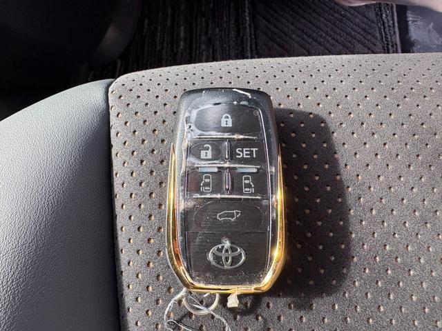 アルファード ２．５Ｓ　タイプゴールド　ワンオーナー　メーカー９インチナビ　フリップダウンリアモニター　バックカメラ　両側パワスラ　パワーバックドア　レーダークルーズ　セーフティセンス　前後ドラレコ　アルカンターラ＆合皮シート　純正１８ＡＷ（29枚目）