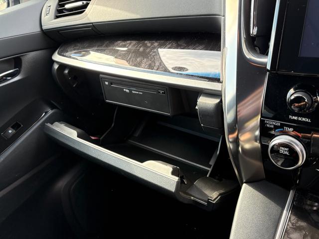 アルファード ２．５Ｓ　タイプゴールド　ワンオーナー　メーカー９インチナビ　フリップダウンリアモニター　バックカメラ　両側パワスラ　パワーバックドア　レーダークルーズ　セーフティセンス　前後ドラレコ　アルカンターラ＆合皮シート　純正１８ＡＷ（38枚目）