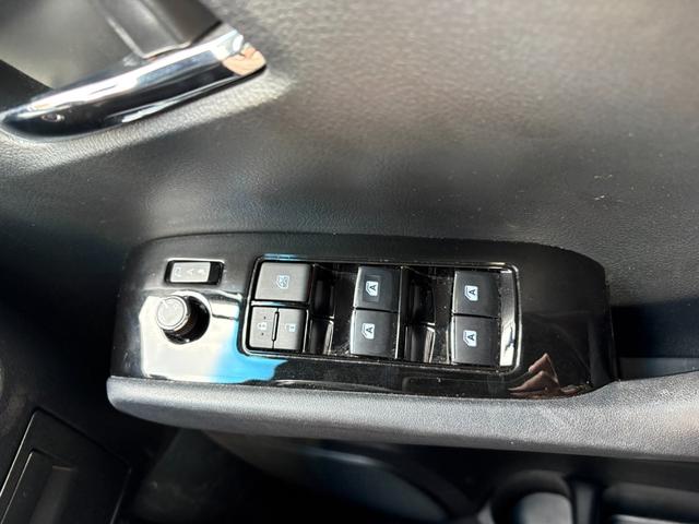 アルファード ２．５Ｓ　タイプゴールド　ワンオーナー　メーカー９インチナビ　フリップダウンリアモニター　バックカメラ　両側パワスラ　パワーバックドア　レーダークルーズ　セーフティセンス　前後ドラレコ　アルカンターラ＆合皮シート　純正１８ＡＷ（48枚目）