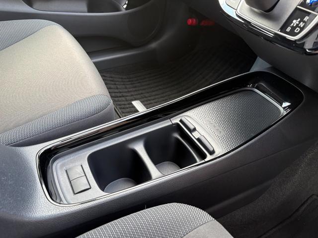 アクア Ｇ　４ＷＤ　メーカーナビ　パノラミックビューモニター　ステリモ　ＥＴＣ　アドバンストパーク　ＡＣ１００Ｖ電源　レーダークルーズ　セーフティセンス　スマートキー　ＢＳＭ　ＬＥＤヘッドライト　純正１５アルミ（42枚目）