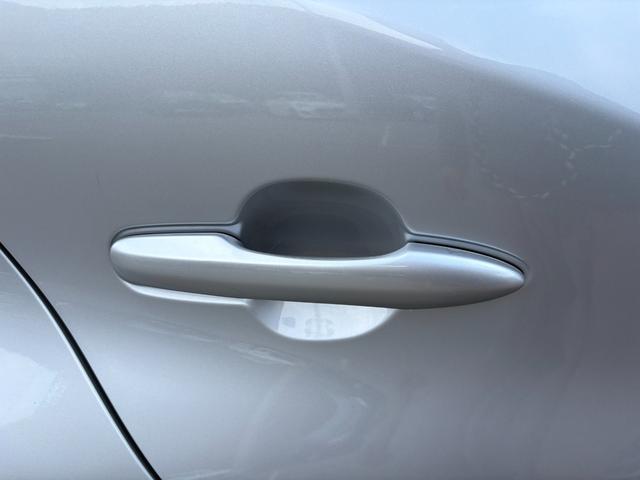 アクア Ｇ　４ＷＤ　メーカーナビ　パノラミックビューモニター　ステリモ　ＥＴＣ　アドバンストパーク　ＡＣ１００Ｖ電源　レーダークルーズ　セーフティセンス　スマートキー　ＢＳＭ　ＬＥＤヘッドライト　純正１５アルミ（50枚目）