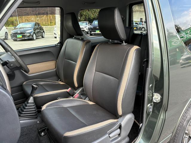 ジムニー ランドベンチャー　４ＷＤ　ターボ　５ＭＴ　パナソニックＳＤナビ　ＥＴＣ　前後ドラレコ　キーレス　運転席シートヒーター　革ハンドル　マニュアルエアコン　フォグ　ヘッドライトレベライザー　純正１６インチアルミ（12枚目）