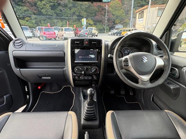 ジムニー ランドベンチャー　４ＷＤ　ターボ　５ＭＴ　パナソニックＳＤナビ　ＥＴＣ　前後ドラレコ　キーレス　運転席シートヒーター　革ハンドル　マニュアルエアコン　フォグ　ヘッドライトレベライザー　純正１６インチアルミ（15枚目）