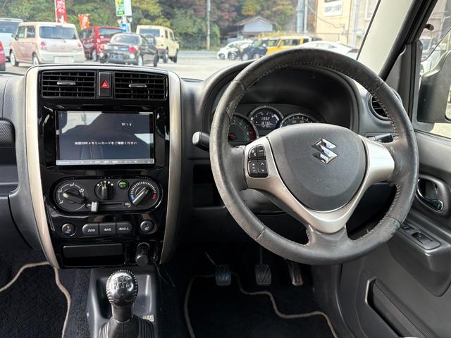 ジムニー ランドベンチャー　４ＷＤ　ターボ　５ＭＴ　パナソニックＳＤナビ　ＥＴＣ　前後ドラレコ　キーレス　運転席シートヒーター　革ハンドル　マニュアルエアコン　フォグ　ヘッドライトレベライザー　純正１６インチアルミ（16枚目）