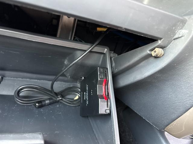 ジムニー ランドベンチャー　４ＷＤ　ターボ　５ＭＴ　パナソニックＳＤナビ　ＥＴＣ　前後ドラレコ　キーレス　運転席シートヒーター　革ハンドル　マニュアルエアコン　フォグ　ヘッドライトレベライザー　純正１６インチアルミ（23枚目）