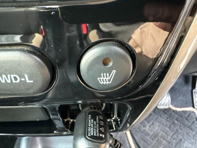 ジムニー ランドベンチャー　４ＷＤ　ターボ　５ＭＴ　パナソニックＳＤナビ　ＥＴＣ　前後ドラレコ　キーレス　運転席シートヒーター　革ハンドル　マニュアルエアコン　フォグ　ヘッドライトレベライザー　純正１６インチアルミ（28枚目）