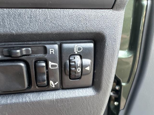 ジムニー ランドベンチャー　４ＷＤ　ターボ　５ＭＴ　パナソニックＳＤナビ　ＥＴＣ　前後ドラレコ　キーレス　運転席シートヒーター　革ハンドル　マニュアルエアコン　フォグ　ヘッドライトレベライザー　純正１６インチアルミ（31枚目）