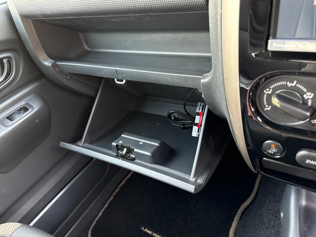 ジムニー ランドベンチャー　４ＷＤ　ターボ　５ＭＴ　パナソニックＳＤナビ　ＥＴＣ　前後ドラレコ　キーレス　運転席シートヒーター　革ハンドル　マニュアルエアコン　フォグ　ヘッドライトレベライザー　純正１６インチアルミ（34枚目）