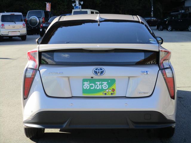 プリウス Ａプレミアム　ツーリングセレクション　４ＷＤ　純正９インチＳＤナビ　バックカメラ　スマートキー２個　合皮シート　運転席パワーシート　シートヒーター　レーダークルーズ　セーフティセンス　ＢＳＭ　クリアランスソナー　ＨＵＤ　ＬＥＤライト（3枚目）
