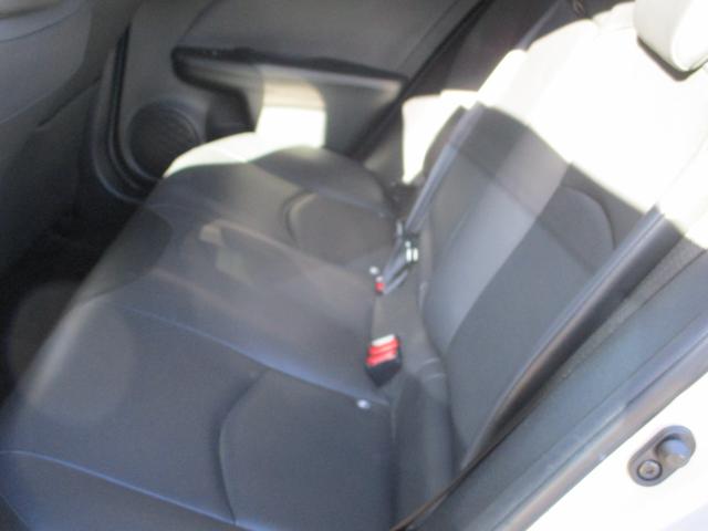 プリウス Ａプレミアム　ツーリングセレクション　４ＷＤ　純正９インチＳＤナビ　バックカメラ　スマートキー２個　合皮シート　運転席パワーシート　シートヒーター　レーダークルーズ　セーフティセンス　ＢＳＭ　クリアランスソナー　ＨＵＤ　ＬＥＤライト（13枚目）