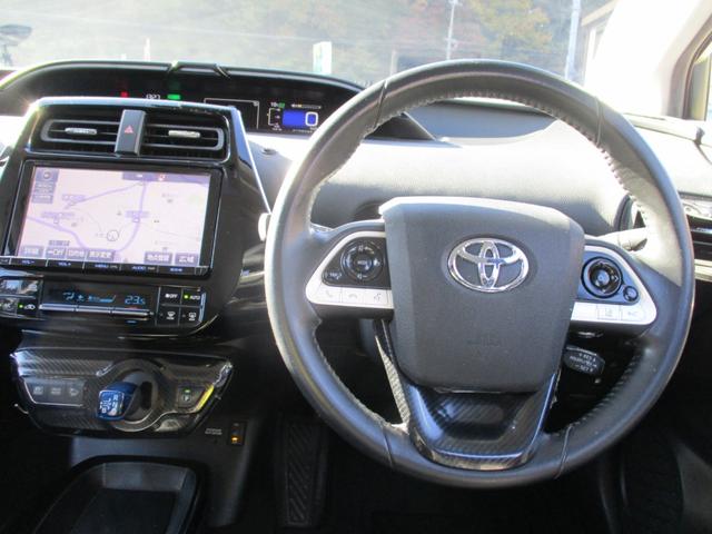 プリウス Ａプレミアム　ツーリングセレクション　４ＷＤ　純正９インチＳＤナビ　バックカメラ　スマートキー２個　合皮シート　運転席パワーシート　シートヒーター　レーダークルーズ　セーフティセンス　ＢＳＭ　クリアランスソナー　ＨＵＤ　ＬＥＤライト（16枚目）