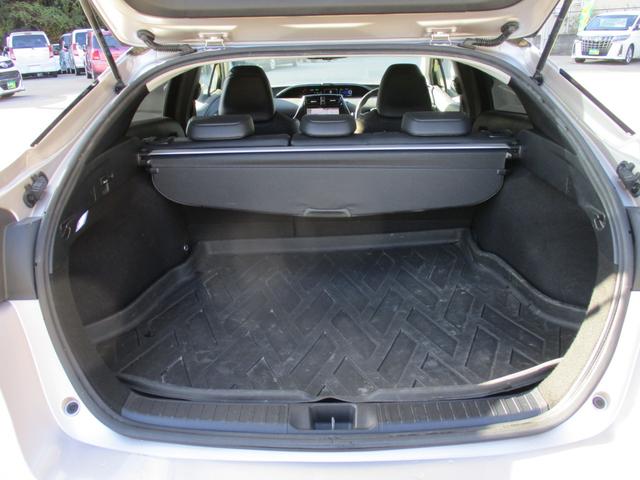 プリウス Ａプレミアム　ツーリングセレクション　４ＷＤ　純正９インチＳＤナビ　バックカメラ　スマートキー２個　合皮シート　運転席パワーシート　シートヒーター　レーダークルーズ　セーフティセンス　ＢＳＭ　クリアランスソナー　ＨＵＤ　ＬＥＤライト（18枚目）