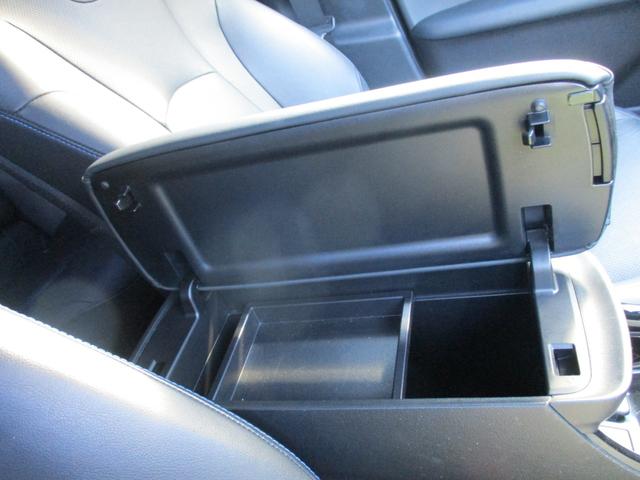 プリウス Ａプレミアム　ツーリングセレクション　４ＷＤ　純正９インチＳＤナビ　バックカメラ　スマートキー２個　合皮シート　運転席パワーシート　シートヒーター　レーダークルーズ　セーフティセンス　ＢＳＭ　クリアランスソナー　ＨＵＤ　ＬＥＤライト（47枚目）