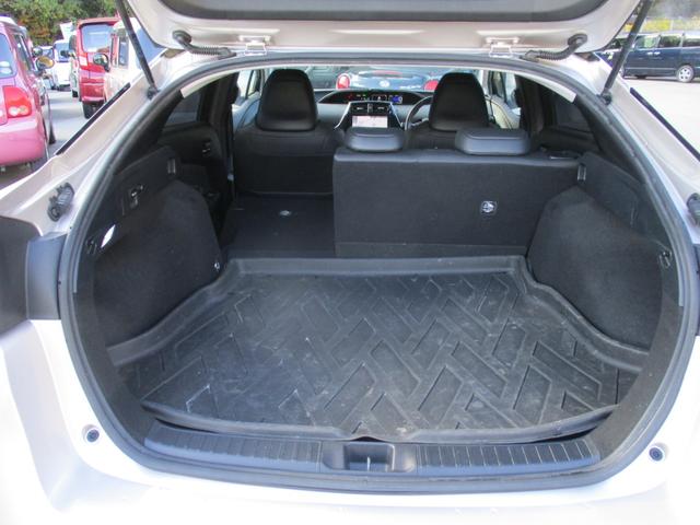 プリウス Ａプレミアム　ツーリングセレクション　４ＷＤ　純正９インチＳＤナビ　バックカメラ　スマートキー２個　合皮シート　運転席パワーシート　シートヒーター　レーダークルーズ　セーフティセンス　ＢＳＭ　クリアランスソナー　ＨＵＤ　ＬＥＤライト（62枚目）