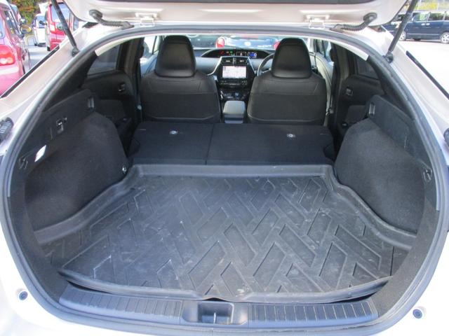 プリウス Ａプレミアム　ツーリングセレクション　４ＷＤ　純正９インチＳＤナビ　バックカメラ　スマートキー２個　合皮シート　運転席パワーシート　シートヒーター　レーダークルーズ　セーフティセンス　ＢＳＭ　クリアランスソナー　ＨＵＤ　ＬＥＤライト（63枚目）