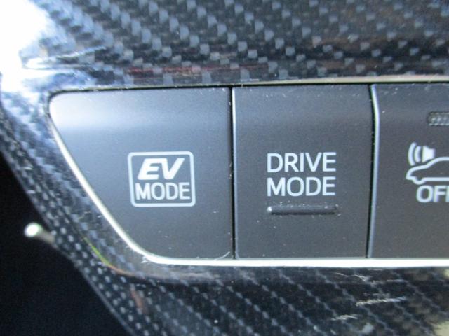 プリウス Ａプレミアム　ツーリングセレクション　４ＷＤ　純正９インチＳＤナビ　バックカメラ　スマートキー２個　合皮シート　運転席パワーシート　シートヒーター　レーダークルーズ　セーフティセンス　ＢＳＭ　クリアランスソナー　ＨＵＤ　ＬＥＤライト（65枚目）