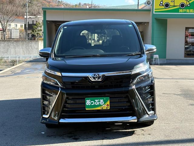 ヴォクシー ZS 煌III 8人乗り KENWOOD9インチメモリーナビ バックカメラ ETC ドラレコ 両側パワスラ スマートキー クルコン 衝突軽減 レーンキープ クリアランスソナー LEDヘッドライト 純正16インチアルミ(2枚目)