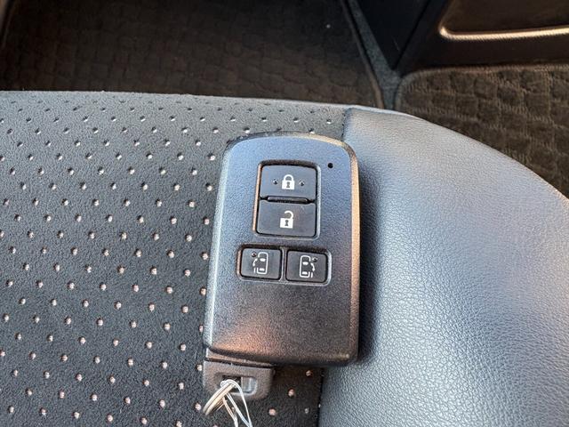 ヴォクシー ZS 煌III 8人乗り KENWOOD9インチメモリーナビ バックカメラ ETC ドラレコ 両側パワスラ スマートキー クルコン 衝突軽減 レーンキープ クリアランスソナー LEDヘッドライト 純正16インチアルミ(26枚目)