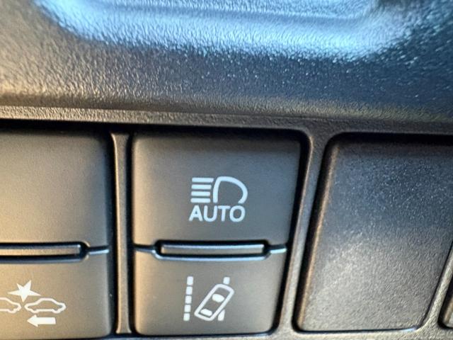 ヴォクシー ZS 煌III 8人乗り KENWOOD9インチメモリーナビ バックカメラ ETC ドラレコ 両側パワスラ スマートキー クルコン 衝突軽減 レーンキープ クリアランスソナー LEDヘッドライト 純正16インチアルミ(33枚目)