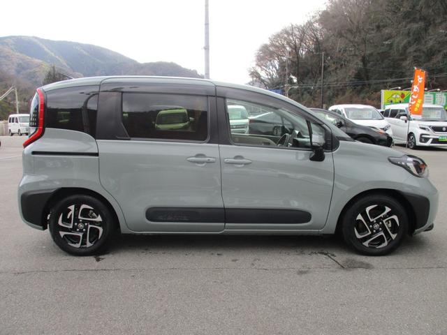 シエンタ ハイブリッドＺ　７人乗り　メーカー１０．５インチディスプレイオーディオ＆ナビ　パノラミックビューモニター　ドラレコ　ＥＴＣ　スマートキー２個　両側パワスラ　レーダークルーズ　ＢＳＭ　セーフティセンス　シートヒーター（4枚目）