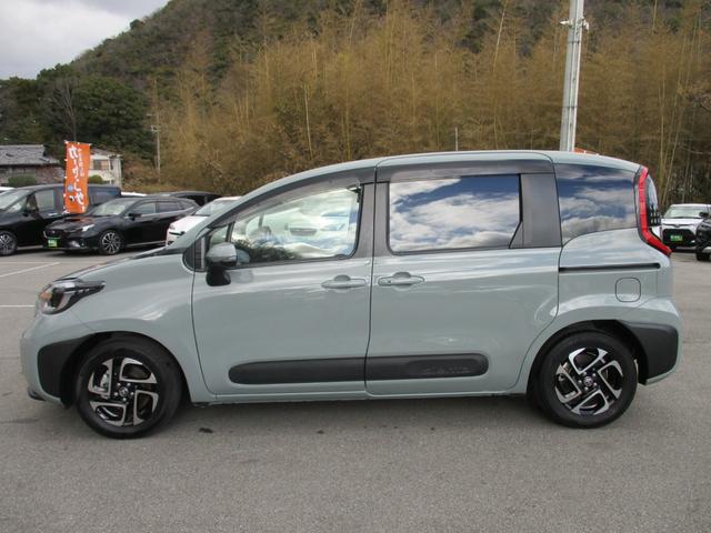 シエンタ ハイブリッドＺ　７人乗り　メーカー１０．５インチディスプレイオーディオ＆ナビ　パノラミックビューモニター　ドラレコ　ＥＴＣ　スマートキー２個　両側パワスラ　レーダークルーズ　ＢＳＭ　セーフティセンス　シートヒーター（5枚目）